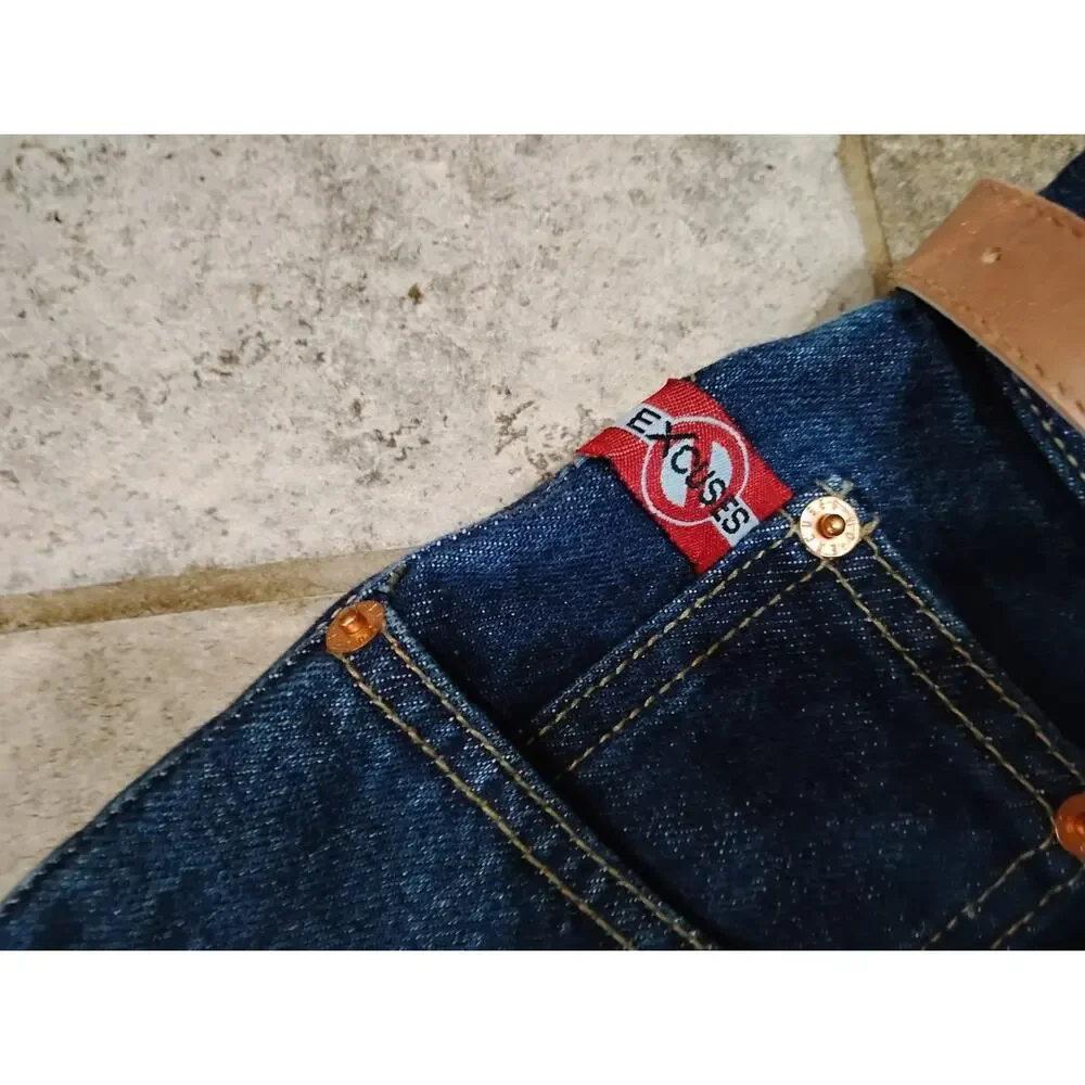 High-Rise Women’s Jeans in Dark Blue - Picture 5 of 7